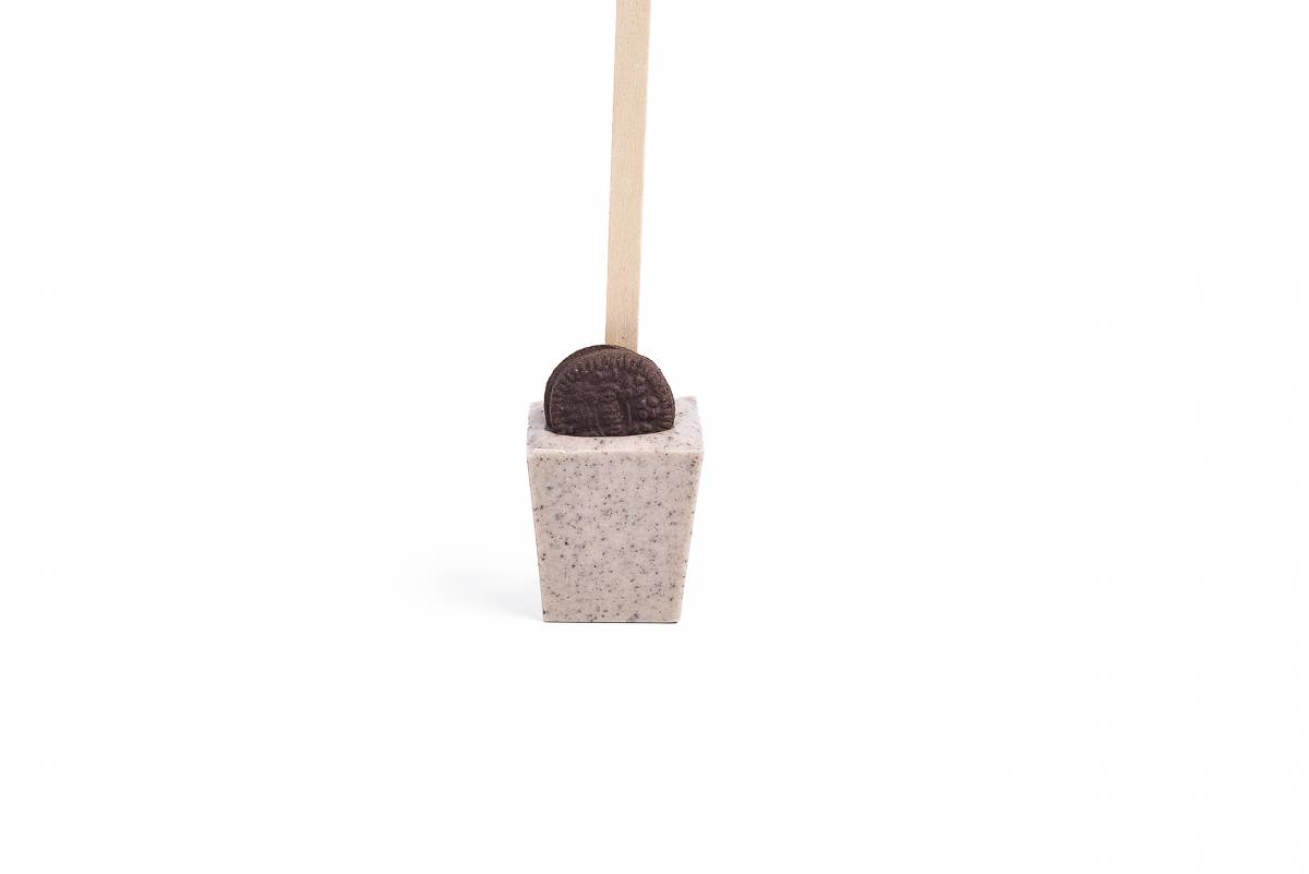 Hot Chocolate on a Stick- Cookies and Cream